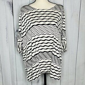 Chico’s Black / Ivory Textured Wavy Striped Top Size 3 (XL) Rayon Short-Sleeve